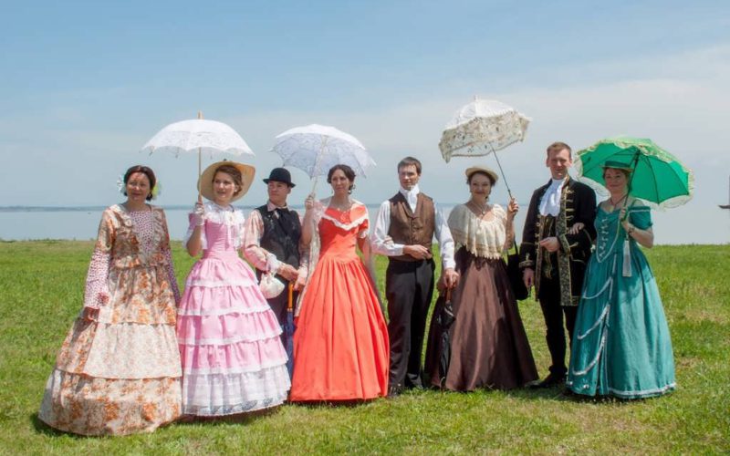 Таганрожцы могут принять участие в конкурсе костюма середины XIX века